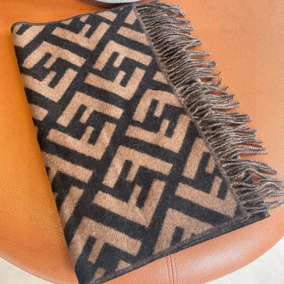 Fendi FF Logo Wool Scarf - Picture 1 of 3